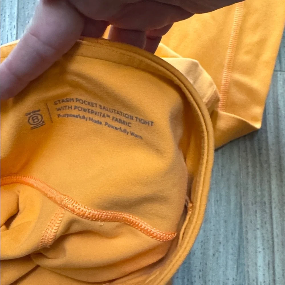 Athleta Golden Activewear Stash Pocket salutation tight with powervita fabric - Picture 3 of 4